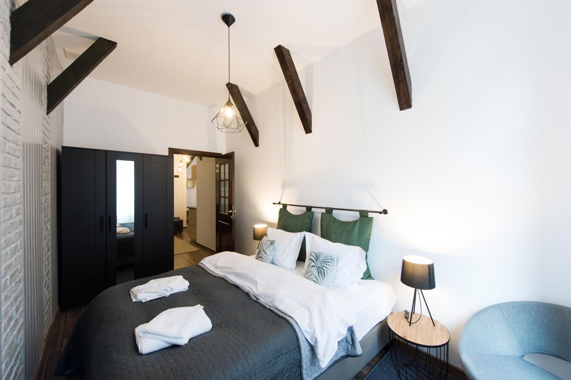 Lovely Brasov Flat With Patio And Mountain Views Kültér fotó
