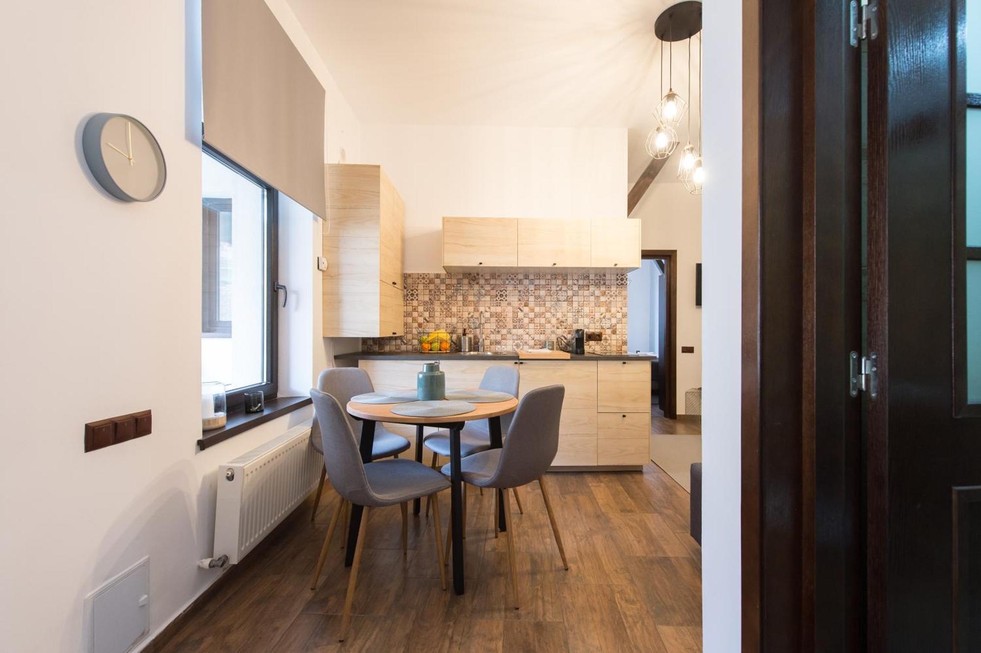 Lovely Brasov Flat With Patio And Mountain Views Kültér fotó