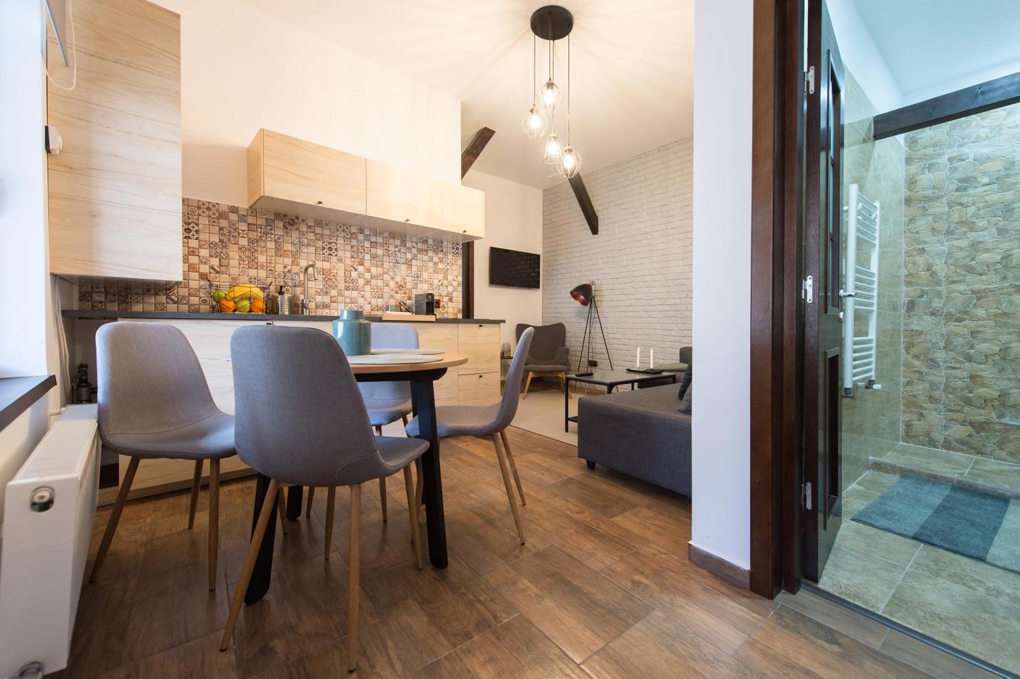 Lovely Brasov Flat With Patio And Mountain Views Kültér fotó