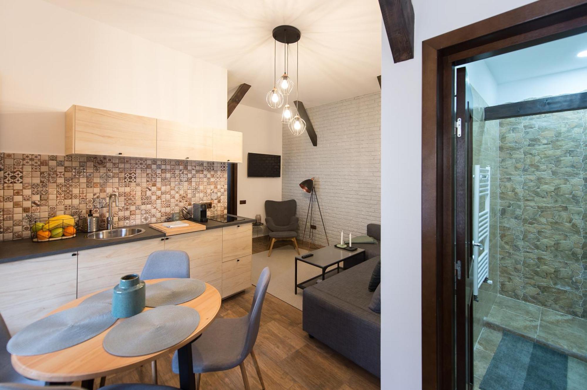 Lovely Brasov Flat With Patio And Mountain Views Kültér fotó
