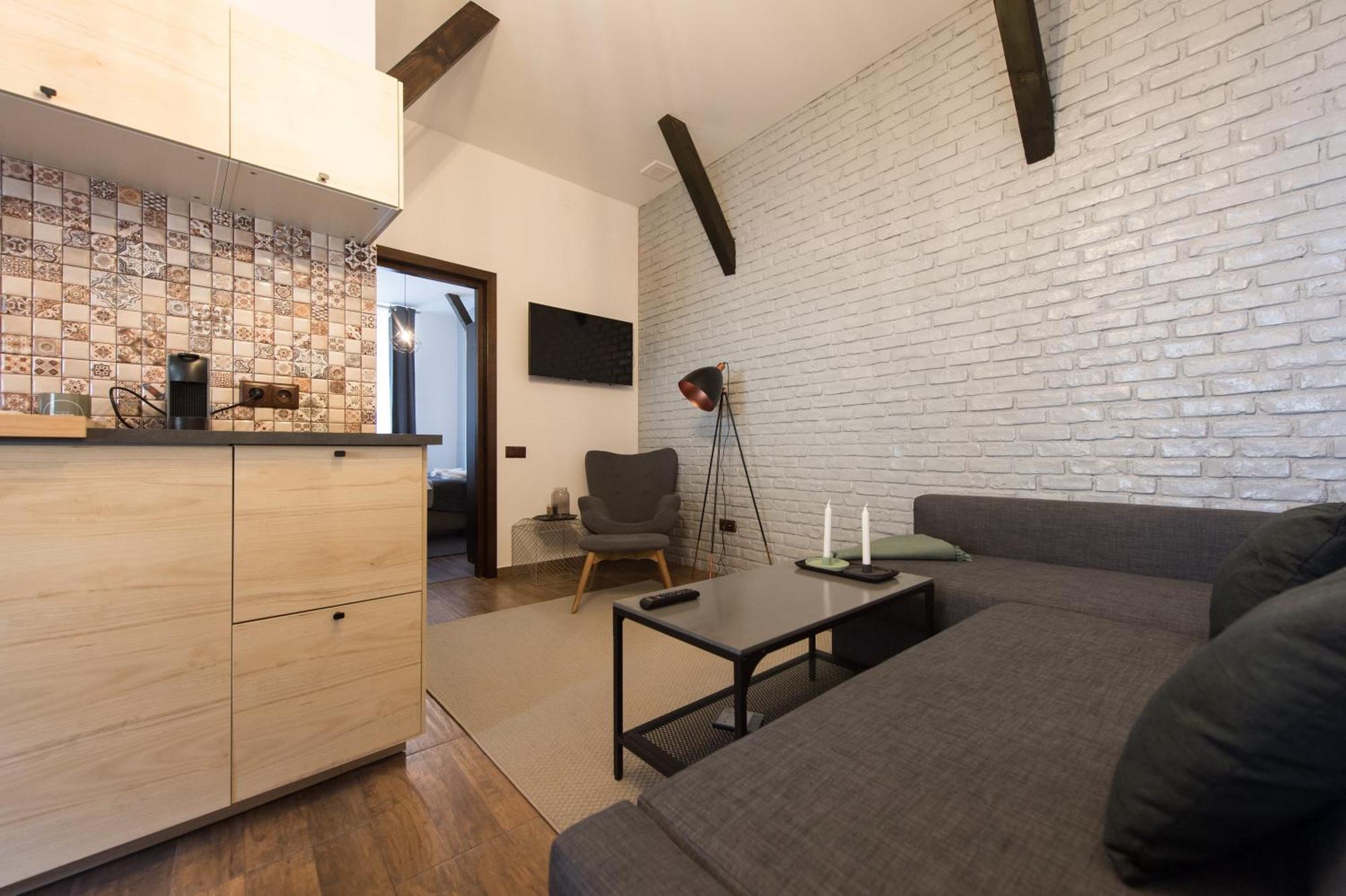 Lovely Brasov Flat With Patio And Mountain Views Kültér fotó