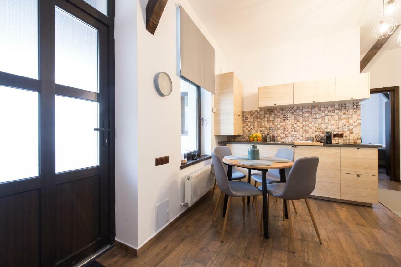 Lovely Brasov Flat With Patio And Mountain Views Kültér fotó